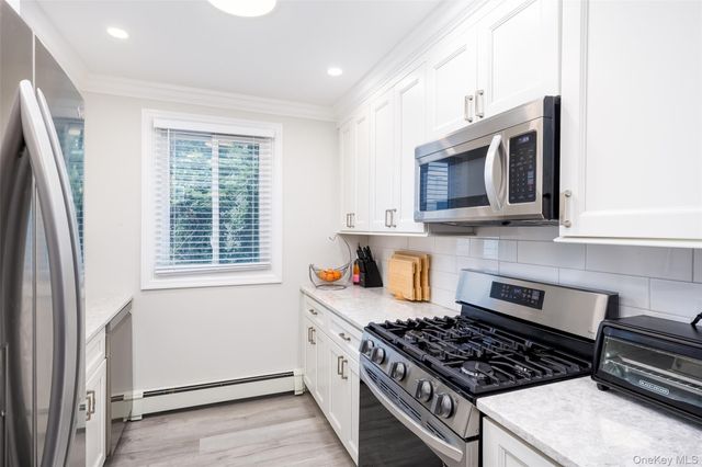 200 Merrick Road F, Amityville, NY 11701