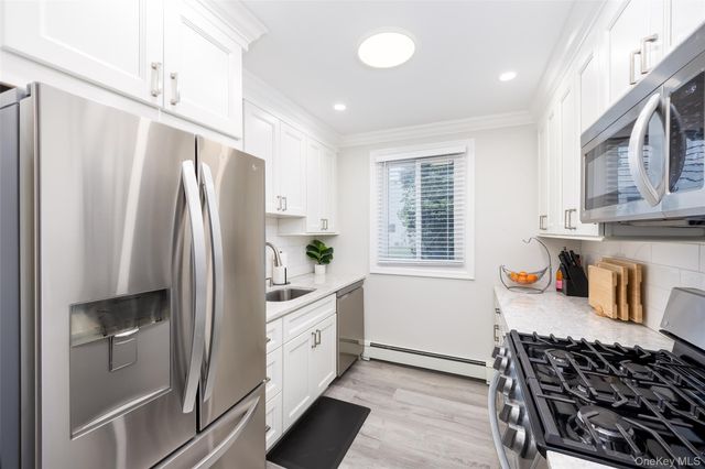 200 Merrick Road F, Amityville, NY 11701