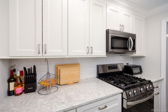 200 Merrick Road F, Amityville, NY 11701