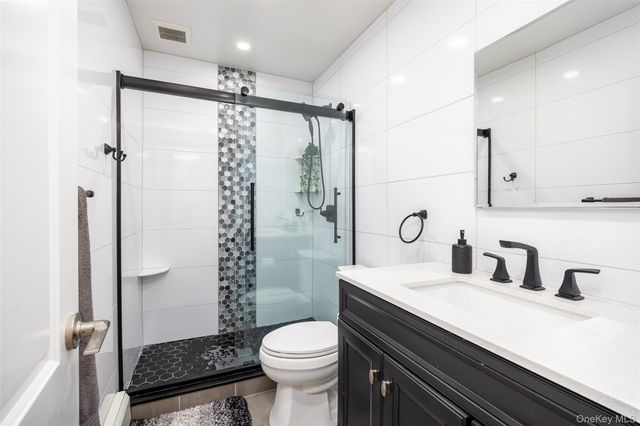 200 Merrick Road F, Amityville, NY 11701