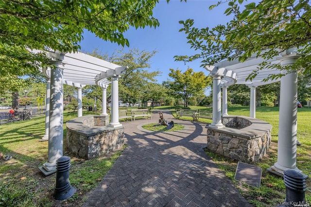 200 Merrick Road F, Amityville, NY 11701
