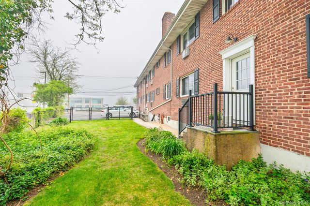 200 Merrick Road F, Amityville, NY 11701
