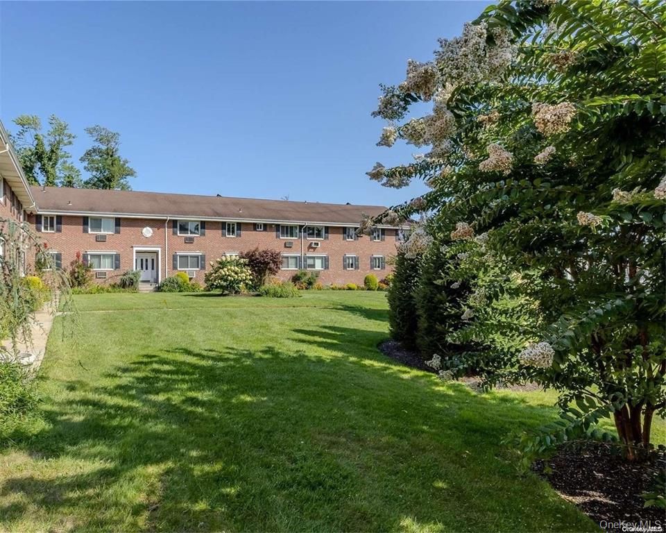 200 Merrick Road F, Amityville, NY 11701