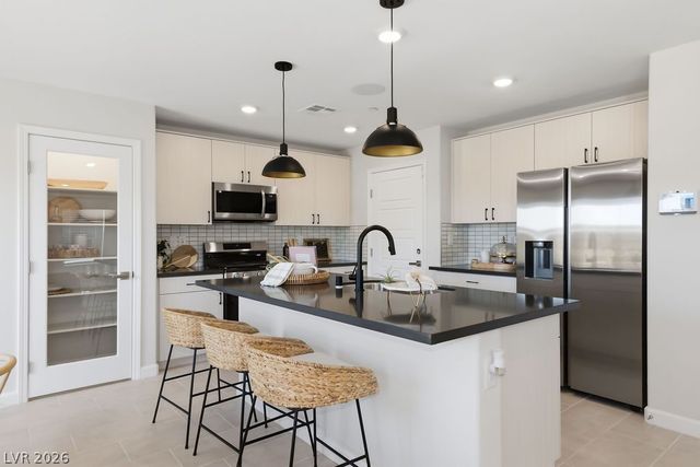 913 Cadence View Way, Henderson, NV 89011