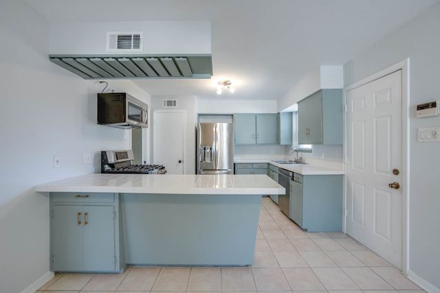 2140 Springhill Drive, Dallas, TX 75228