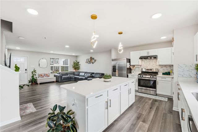 417 Coventry Court, Lancaster Twp, PA 16037