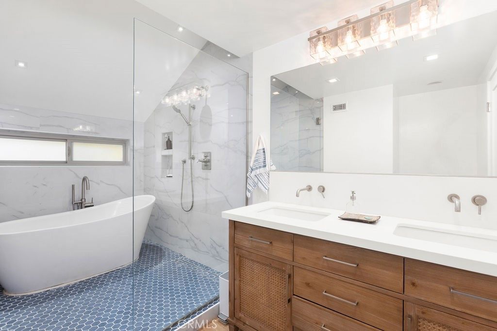 Image 14 of property listing at 20932 Coastview Lane, Huntington Beach, CA 92648