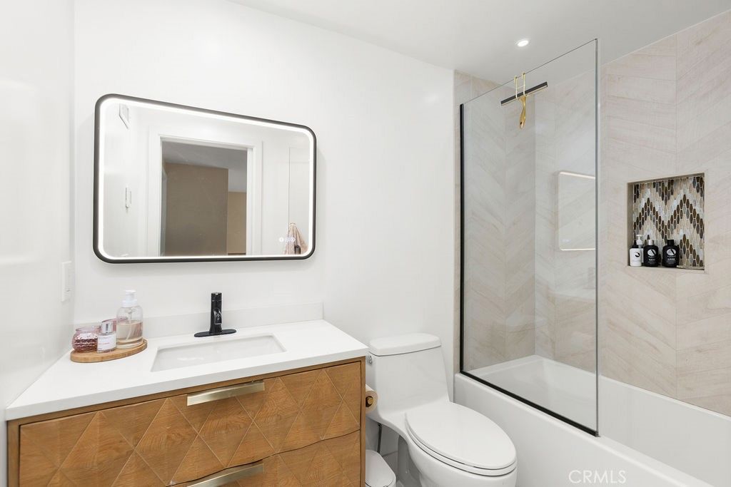 Image 19 of property listing at 20932 Coastview Lane, Huntington Beach, CA 92648