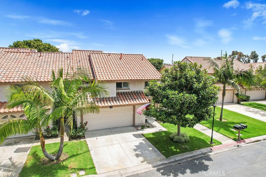 Image 2 of property listing at 20932 Coastview Lane, Huntington Beach, CA 92648