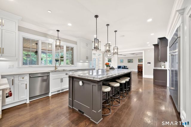 14 Robkins Road, Avon, CT 06001