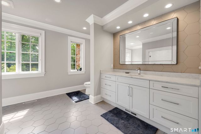 14 Robkins Road, Avon, CT 06001
