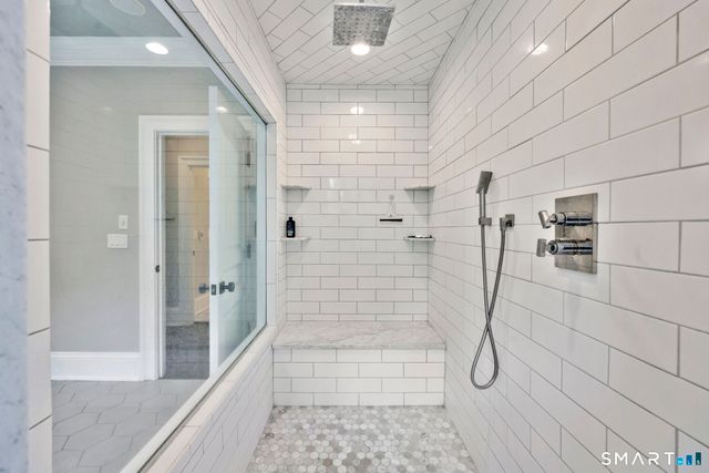 14 Robkins Road, Avon, CT 06001