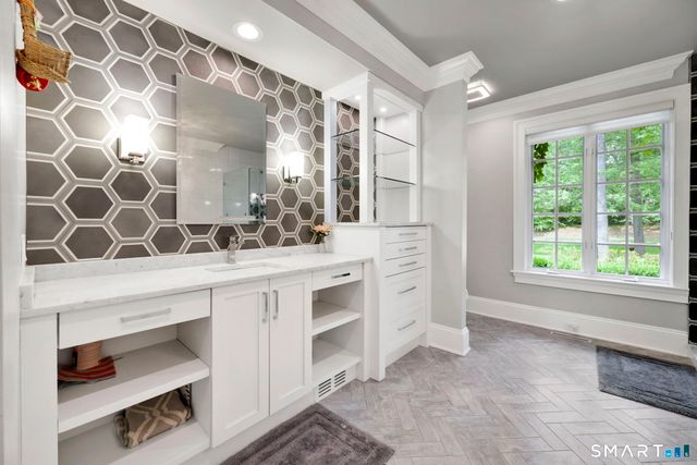 14 Robkins Road, Avon, CT 06001