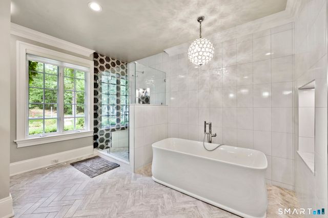 14 Robkins Road, Avon, CT 06001