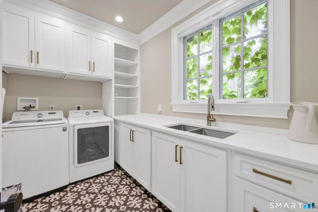 14 Robkins Road, Avon, CT 06001