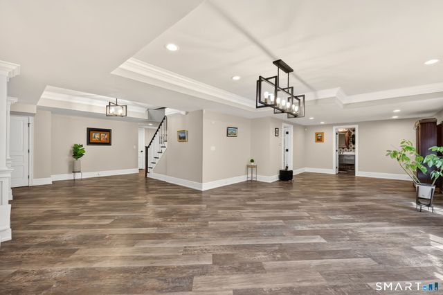 14 Robkins Road, Avon, CT 06001