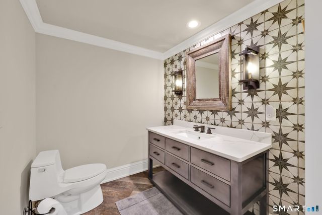 14 Robkins Road, Avon, CT 06001