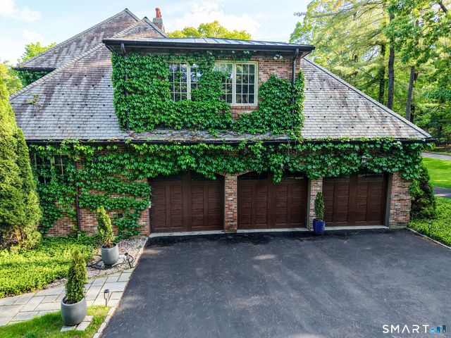 14 Robkins Road, Avon, CT 06001