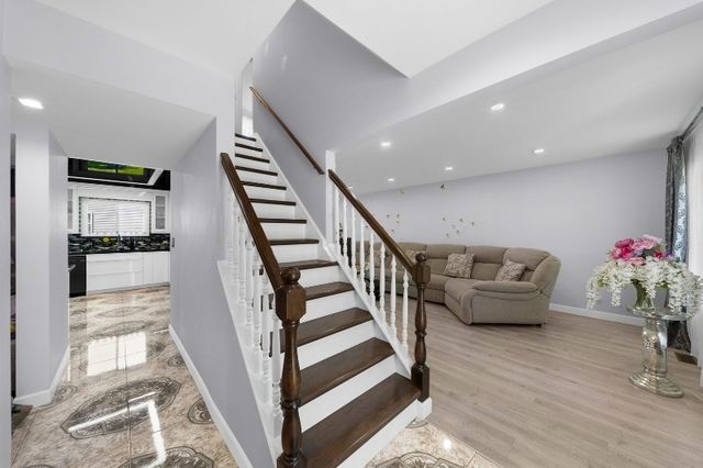 264 N Southport Road, Mundelein, IL 60060