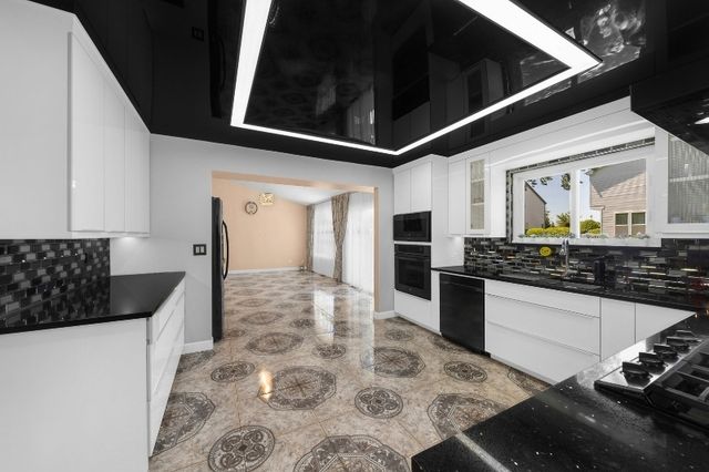 264 N Southport Road, Mundelein, IL 60060