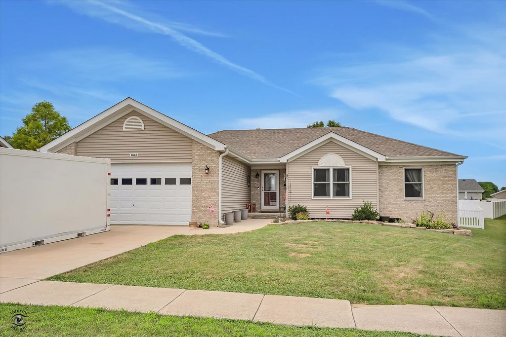 1613 Stefanie Lane, Bourbonnais, IL 60914