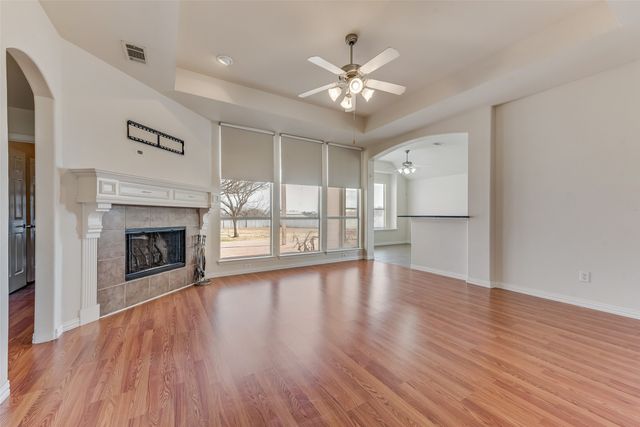 920 Melissa Drive, Waxahachie, TX 75167