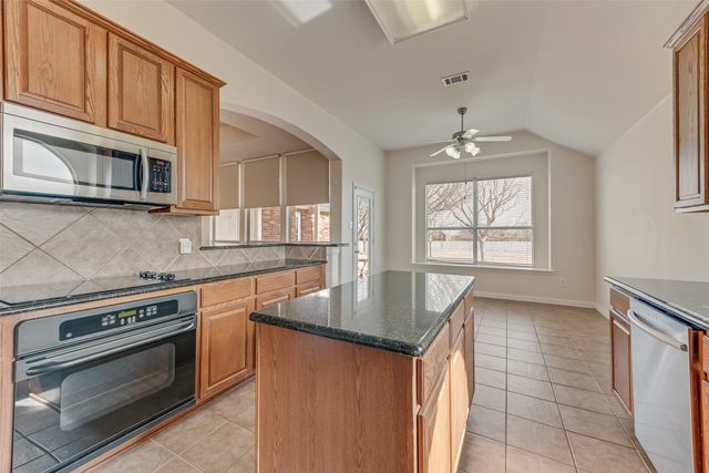 920 Melissa Drive, Waxahachie, TX 75167