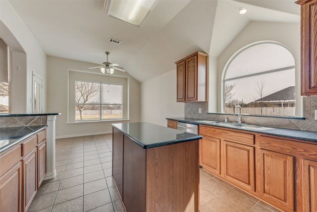 920 Melissa Drive, Waxahachie, TX 75167