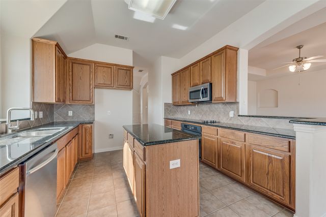 920 Melissa Drive, Waxahachie, TX 75167