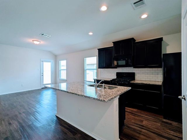 121 Dylan DR, San Marcos, TX 78666
