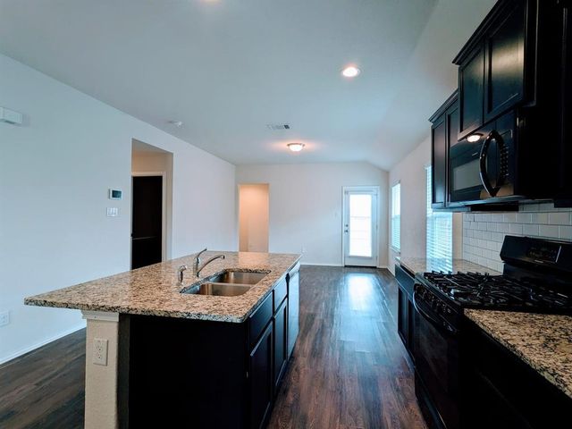 121 Dylan DR, San Marcos, TX 78666