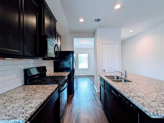 121 Dylan DR, San Marcos, TX 78666