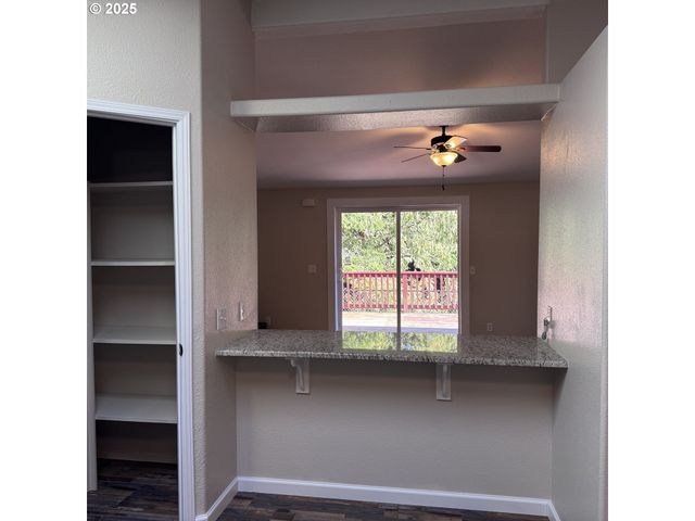925 Sw DOLORES Dr, Waldport, OR 97394