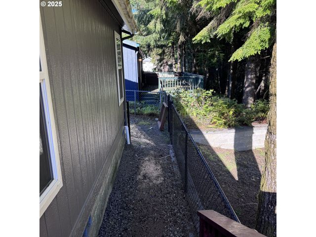 925 Sw DOLORES Dr, Waldport, OR 97394