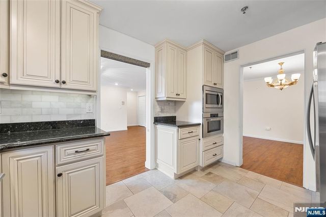 8 Domessina Lane C1, Caldwell, NJ 07006