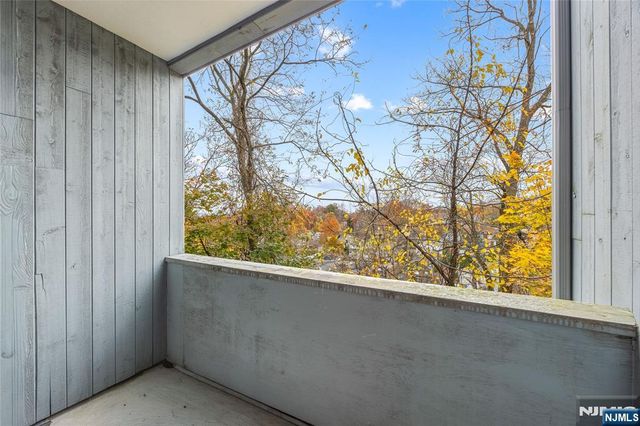 8 Domessina Lane C1, Caldwell, NJ 07006