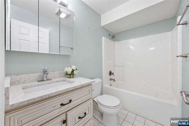 8 Domessina Lane C1, Caldwell, NJ 07006