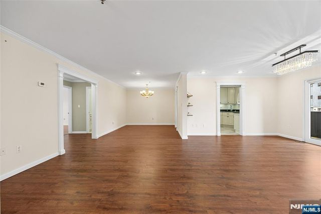 8 Domessina Lane C1, Caldwell, NJ 07006