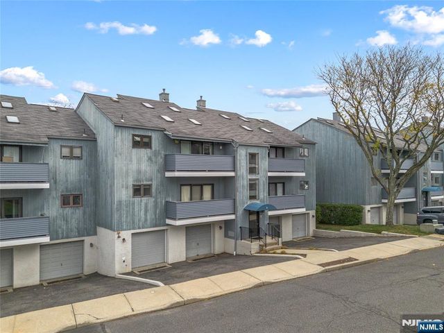 8 Domessina Lane C1, Caldwell, NJ 07006