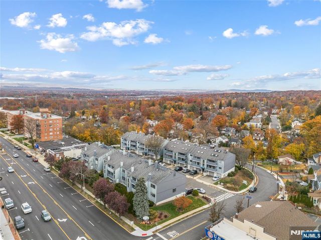 8 Domessina Lane C1, Caldwell, NJ 07006