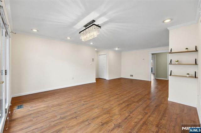 8 Domessina Lane C1, Caldwell, NJ 07006