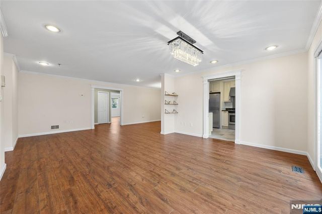 8 Domessina Lane C1, Caldwell, NJ 07006