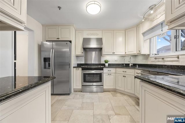 8 Domessina Lane C1, Caldwell, NJ 07006