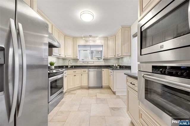 8 Domessina Lane C1, Caldwell, NJ 07006