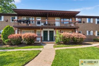 55 Gills Lane 5, Iselin, NJ 08830