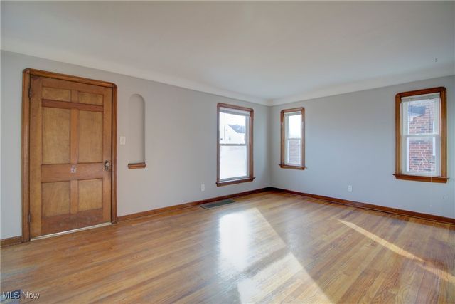 2918 North Avenue, Parma, OH 44134