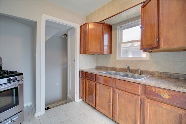 2918 North Avenue, Parma, OH 44134