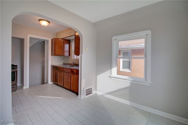 2918 North Avenue, Parma, OH 44134