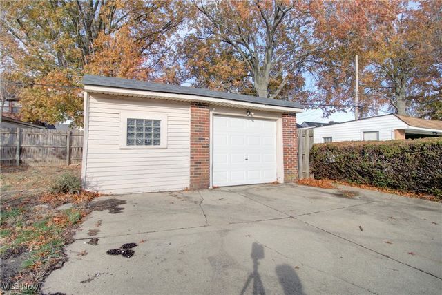 2918 North Avenue, Parma, OH 44134