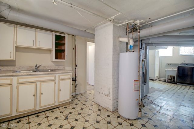 2918 North Avenue, Parma, OH 44134